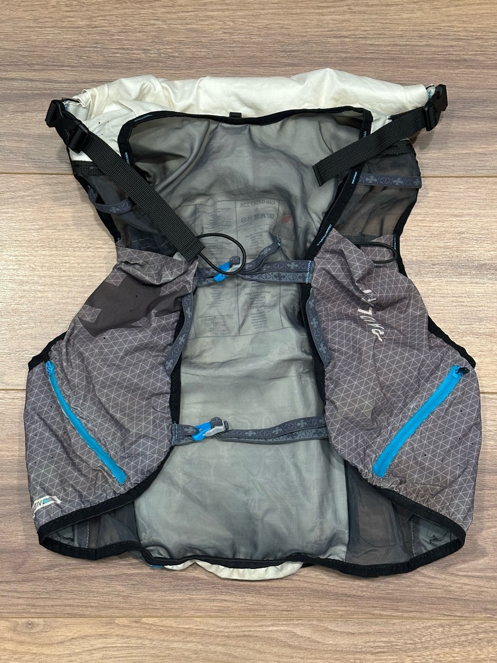 Raidlight Revolutiv 24L Vest MIF Running Vest in Dark Grey/Light Grey - Size M - Picture 2 of 14